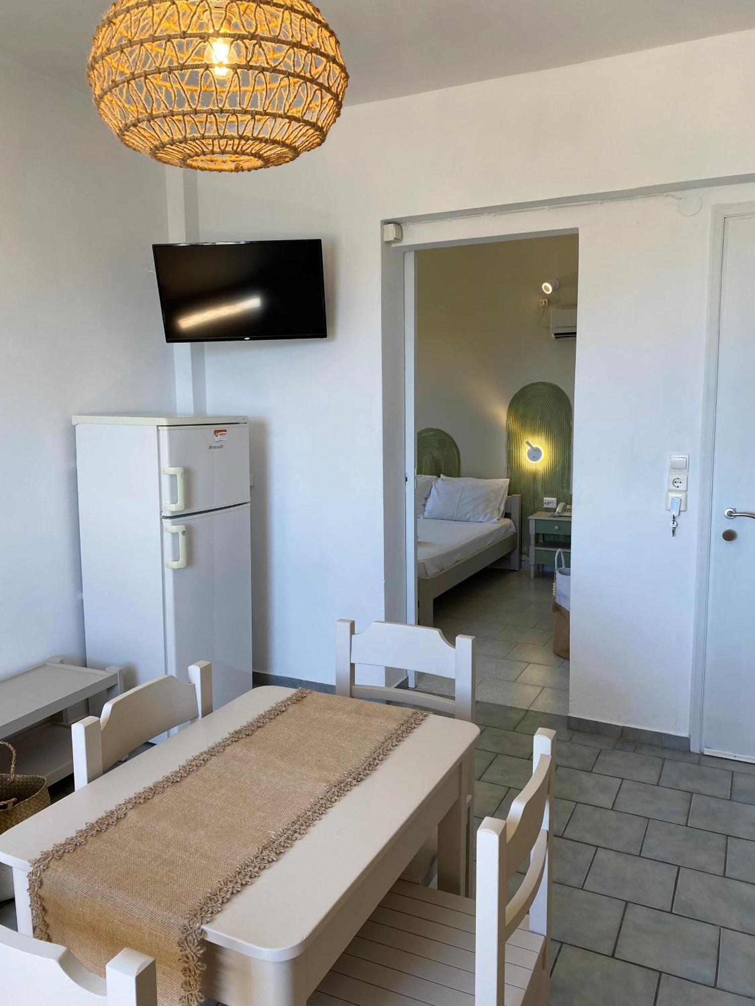 Agnadi Syros Beachfront & 3*