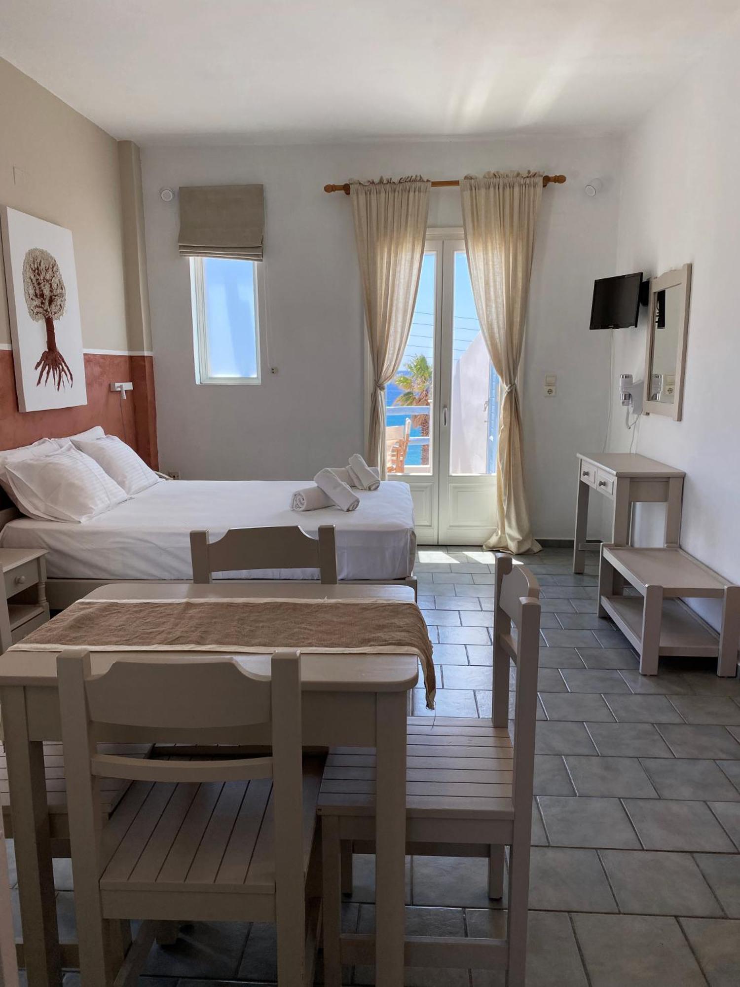 Agnadi Syros Beachfront & 3*
