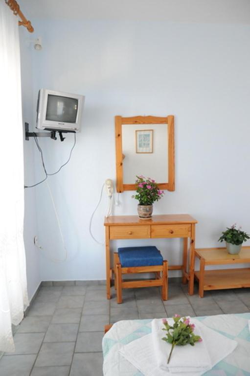 Agnadi Syros Beachfront & 3*