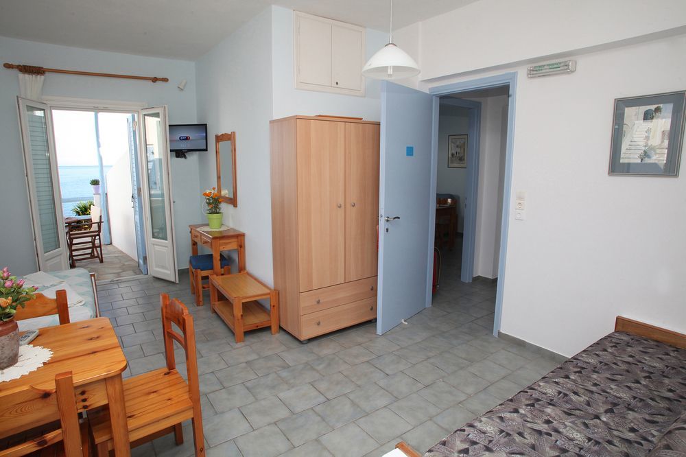 Agnadi Syros Beachfront & 3*